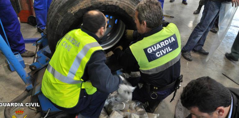 La Guardia Civil incauta más 570 Kilogramos de polen de hachís ocultos en las ruedas de un trailer 