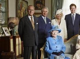Isabel II xunto a los tres futuros reis