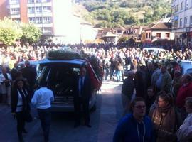 El funeral por José Luis Arias, el minero lenense fallecido en León, congrega a más de 3000 personas