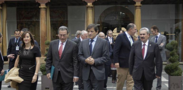 Javier Fernández recuerda que la prórroga presupuestaria es "indeseable" y "dañina" para Asturias