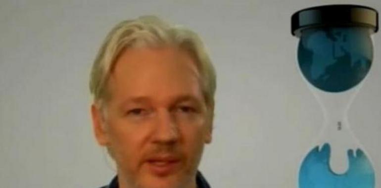 EE.UU. ha ocupado militarmente el internet para dominar a las sociedades, advierte Julian Assange 