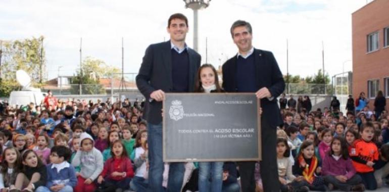 Iker Casillas da el saque de la mayor campaña contra el acoso escolar en España