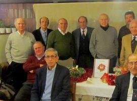 Los miembros de la Sociedad Micológica La Corra mantienen  “La Cena de los Inocentes “tras 42 años