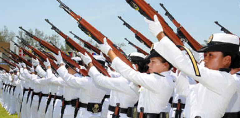 Calderón preside la graduación de Cadetes en la Escuela Naval Militar