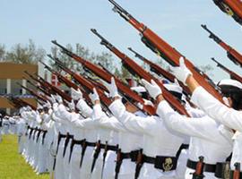 Calderón preside la graduación de Cadetes en la Escuela Naval Militar