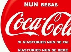 Trabajadores de Coca Cola se manifiestan antes del  Rayo Vallecano- Atlético 