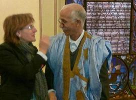 La alcaldesa de Avilés recibe a Hanna Bunia, gobernador de la wilaya de El Aaiun