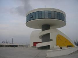 Exdirector del Niemeyer culpa a Álvarez-Cascos de las deudas de la Fundación 