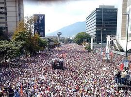 Masiva y serena respuesta en Venezuela a la represión de Maduro