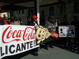 Coca Cola de Alicante decide continuar con la huelga indefinida
