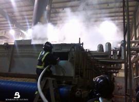Incendio en una fábrica de pellets en La Curiscada, Tineo