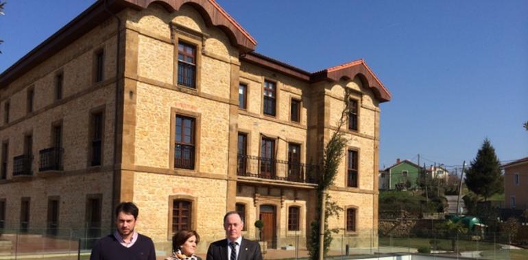 Alcalde de siero y edil de Obras estudian mejoras en accesos a la Residencia de Leceñes