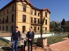 Alcalde de siero y edil de Obras estudian mejoras en accesos a la Residencia de Leceñes