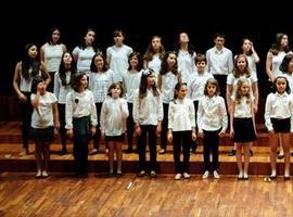 Concierto del coro infantil y joven orquesta de cuerda Julián Orbón en el Teatro Valey