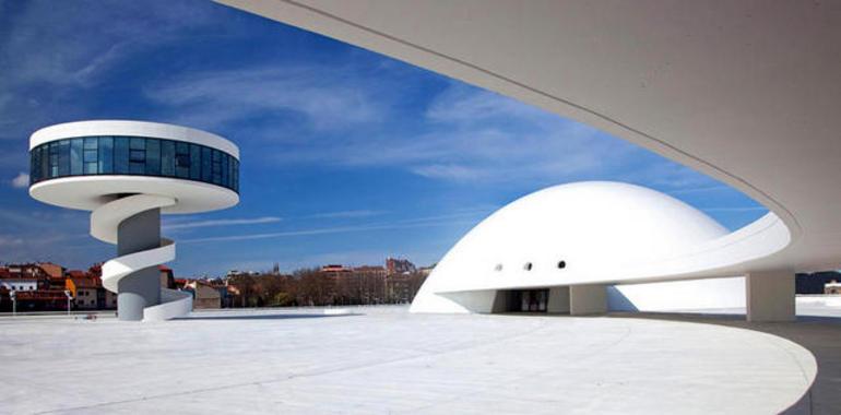 Foro acusa al Gobierno de dar "palos de ciego" en cuanto a la gestión del Niemeyer