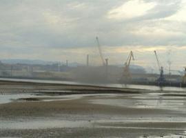 Ecologistas denuncian contaminación por clinker de cemento en el puerto de Avilés