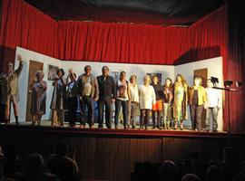 Éxito del grupo de teatro del Centro Asturiano Oviedo en el Casino de Puerto Vega