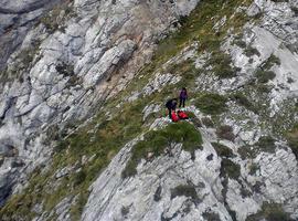 Protección Civil evacua a dos montañeros enriscados en Caín de Valdeón