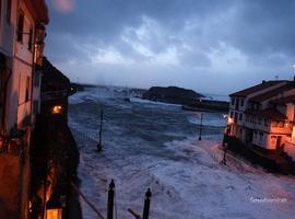 Alerta por oleaje y vientos costeros en Asturias