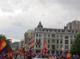 Unas 3.000 personas reivindican la República por el centro de Oviedo