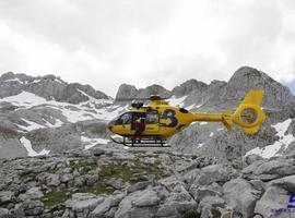 Rescatado un montañero herido tras despeñarse 15 metros en Las Cebolledas