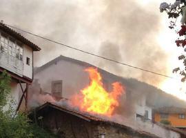 Incendio en una casa junto al Castillo de Salas