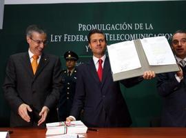 Presidente México promulga ley que abre competencia en telecomunicaciones  