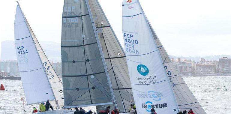 La bahía de San Lorenzo acoge este fin de semana el Trofeo de Otoño de Vela Ligera y Crucero