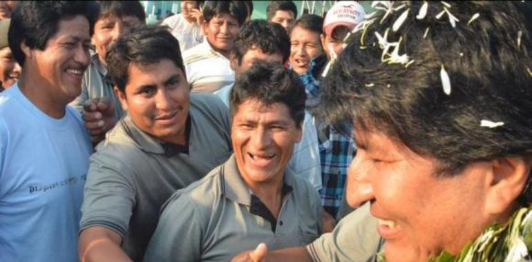 Consultoras a pie de urna dan aplastante victoria a Evo Morales