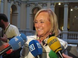 Mercedes Fernández felicita a Medina por su "victoria limpia" en el fallido congreso gijonés