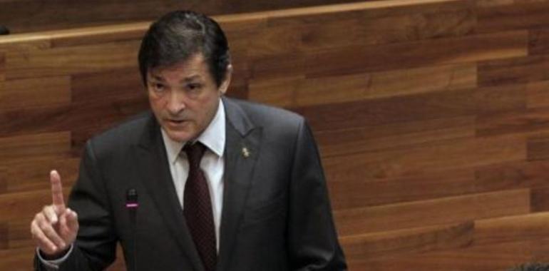 Javier Fernández pide coraje al PP frente a la corrupción y no estar "al margen de toda moral"