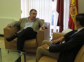 Dimitel conseyeru dObres Públiques de Murcia por diferencies sobre laeropuertu de Corvera