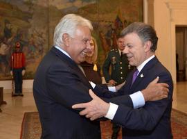 El expresidente #Felipe #González recibe la nacionalidad colombiana