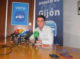 El PP defiende que los comercios puedan abrir en Gijón durante todo el verano y los festivos 