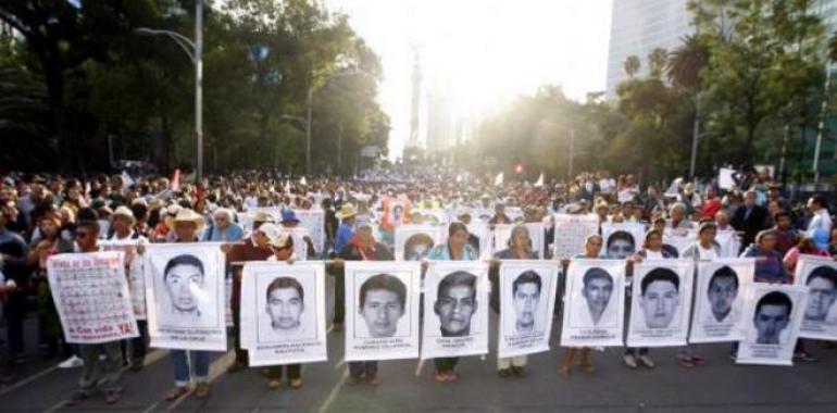 Padres de los 43 estudiantes desaparecidos convocaron a la VIII Jornada Global por Ayotzinapa 