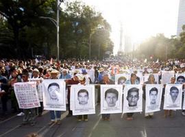 Padres de los 43 estudiantes desaparecidos convocaron a la VIII Jornada Global por Ayotzinapa 