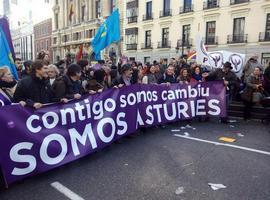Un millar de asturianas y asturianos acudieron a la Marcha del Cambio