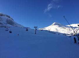 Casi 4.000 visitantes en las estaciones de esquí asturianas