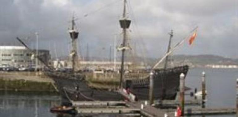La réplica de la nave de Magallanes pasa la Semana Santa en Gijón