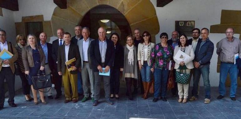 Los alcaldes de la primera ruta de Carlos V celebran Junta 500 años después en Villaviciosa
