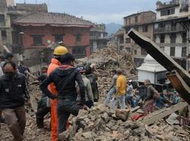 Aún sin noticias de cinco asturianos atrapados por el terremoto en Nepal