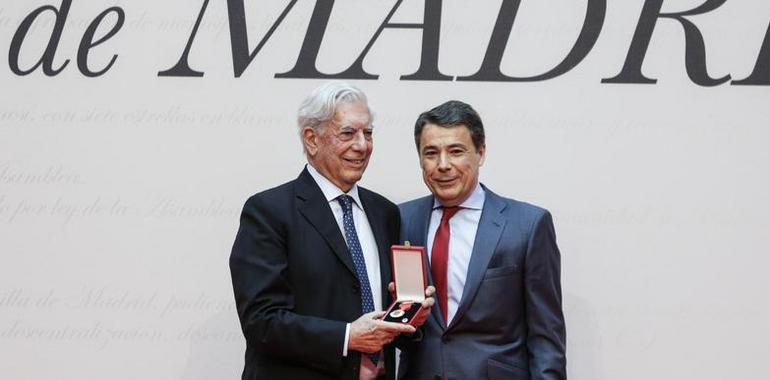 Medalla de Oro de Madrid para Vargas Llosa y el Teatro Real