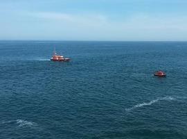 Rescatan al único tripulante de un velero francés que se hundió frente a Gijón