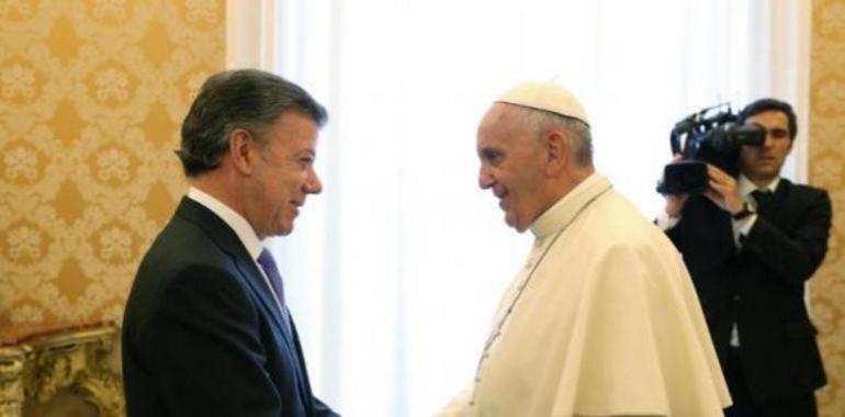 Papa Francisco ofrece su ayuda en negociaciones de paz para Colombia