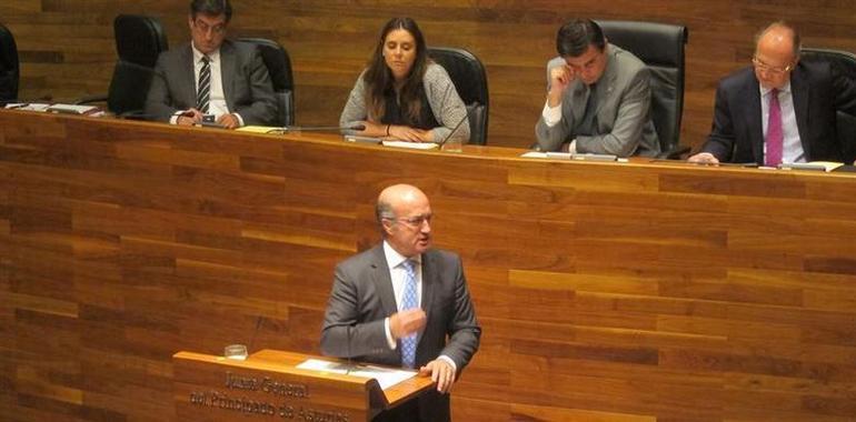 El PP acusa a Javier Fernández de amiguismo y enchufismo, pero no descarta acuerdos