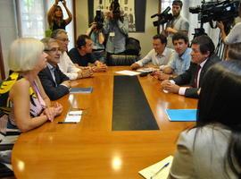 Javier Fernández ve "razonables" las propuestas de IU y confía en un acuerdo abierto