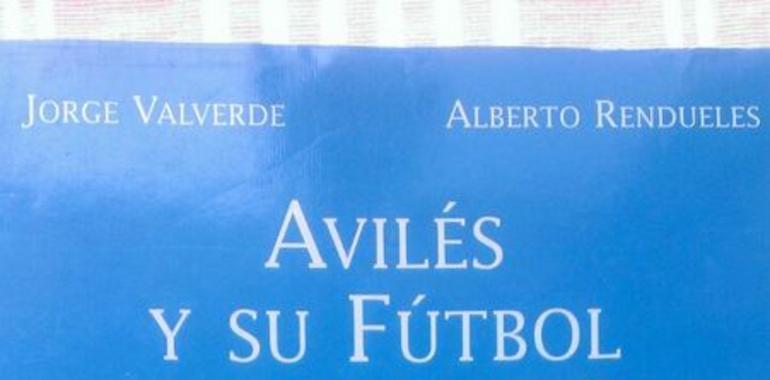 El Avilés Stadium premia a sus socios colaboradores con el libro "Avilés y su fútbol. Un siglo de historia"