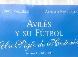 El Avilés Stadium premia a sus socios colaboradores con el libro "Avilés y su fútbol. Un siglo de historia"