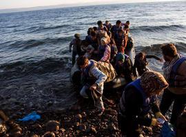 ACNUR estima que más de 300.000 migrantes cruzaron el Mediterráneo este año