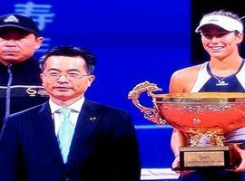 Garbiñe Muguruza, "emperatriz" en Pekín tras ganar la final a Bacsinszky 